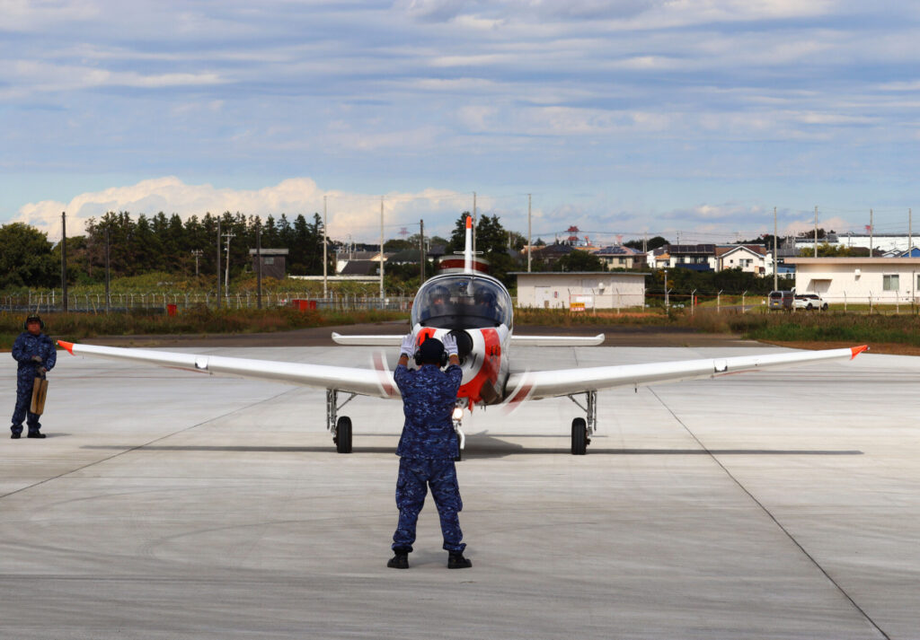 ランプインするT-5。