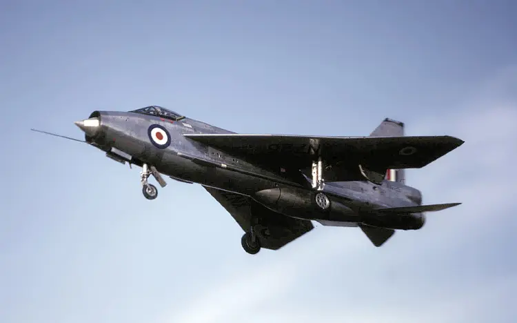 イギリス製の第2世代戦闘機「イングリッシュ・エレクトリックライトニング」