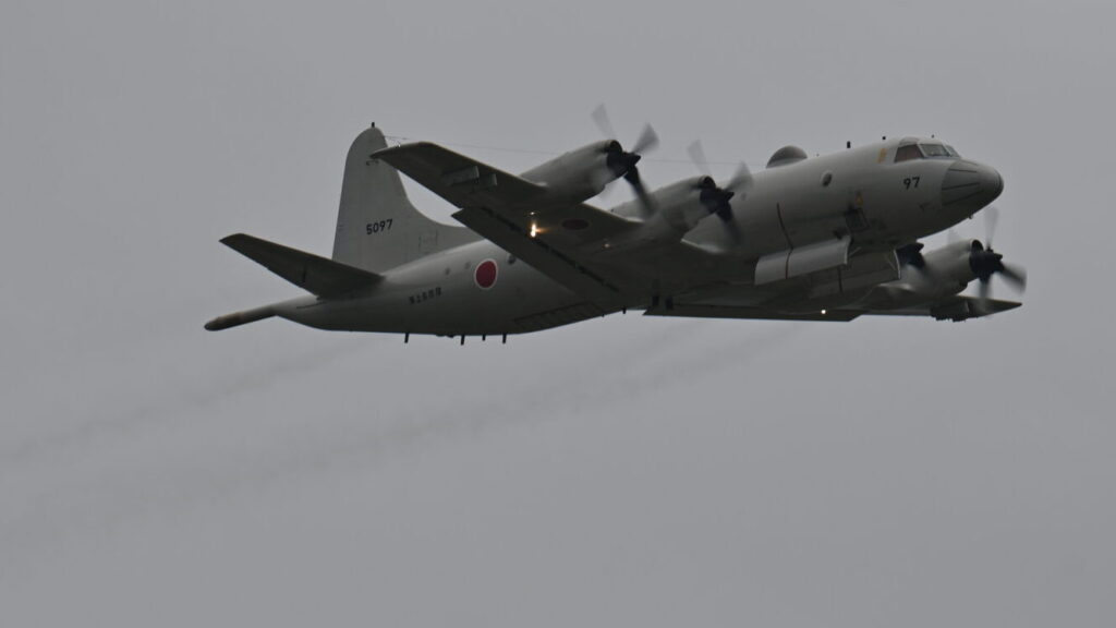 飛行中のP-3C哨戒機。