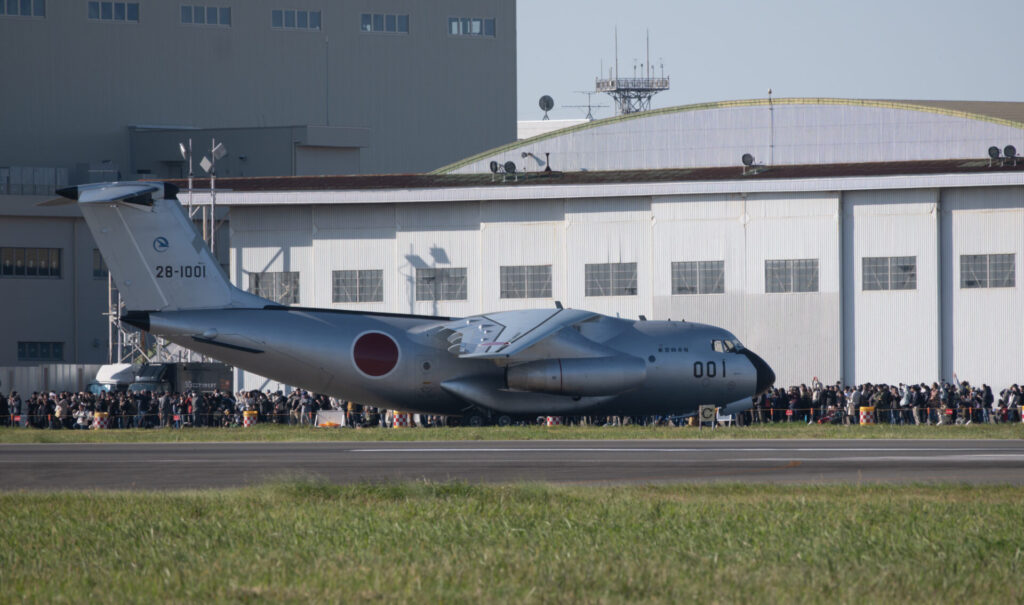 2024年の入間基地航空祭で展示されたC-1輸送機(初号機)。