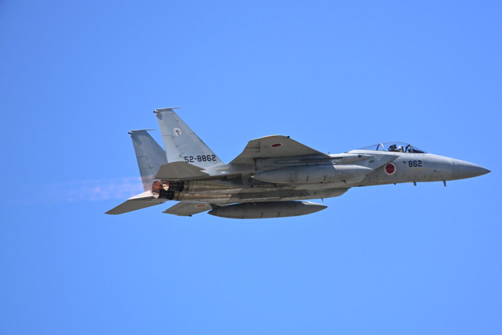 離陸する第303飛行隊所属のF-15J戦闘機。