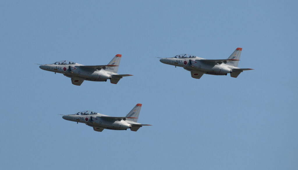 墜落したT-4練習機。写真は同型機。