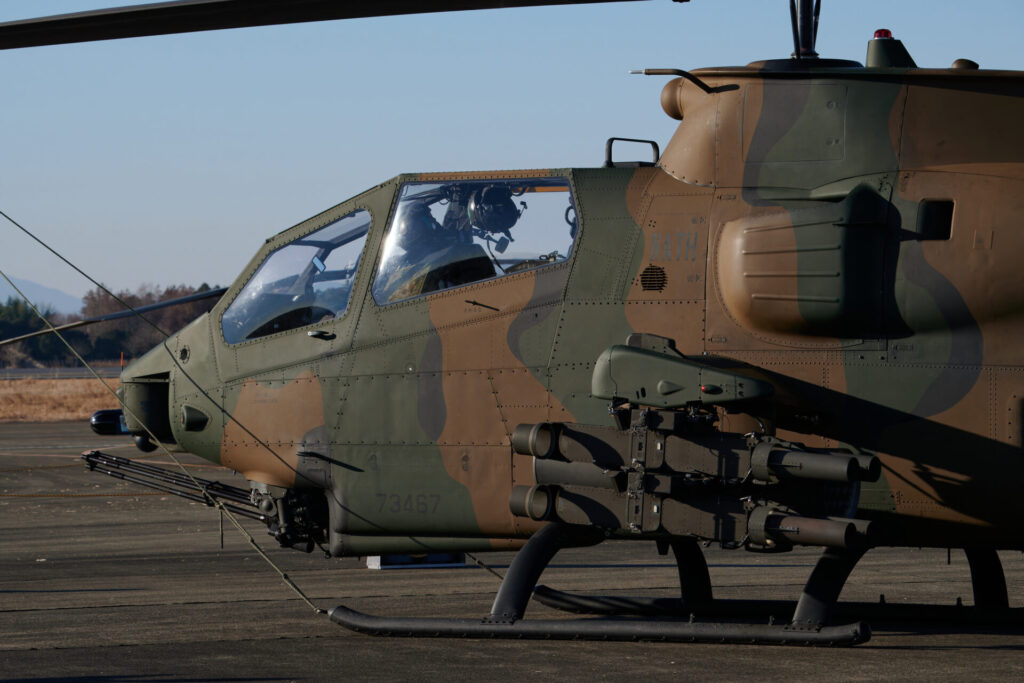 陸上自衛隊のAH-1S対戦車ヘリ。