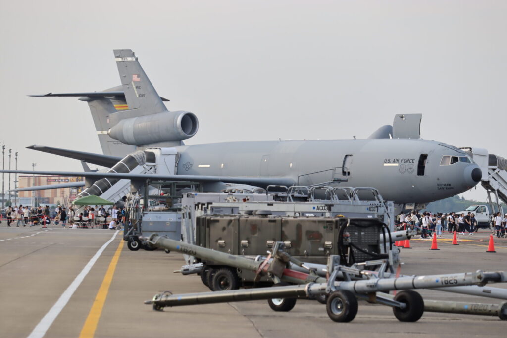 地上展示された米軍機。